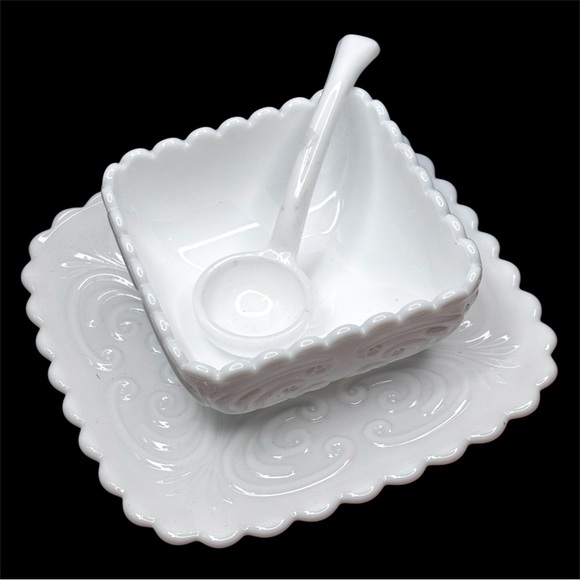 White milk glass Challinor & Taylor Scroll relish dish plate serving spoon rare - Picture 1 of 9